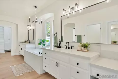 Bath - 25334 Rue De Fleur, Escondido, CA 92026 photo 4 of 7