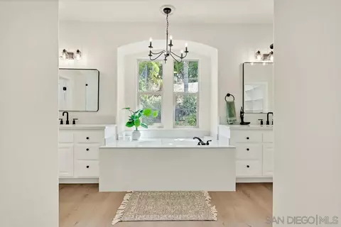 Bath - 25334 Rue De Fleur, Escondido, CA 92026 photo 1 of 7