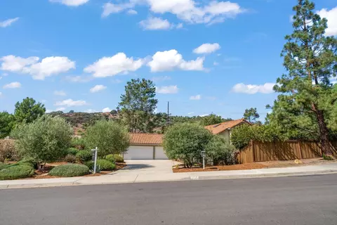 2123 Willowbrook St, Escondido, CA 92029 photo 2