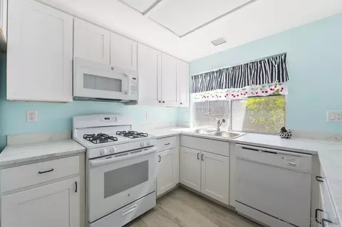 Kitchen - 42108 Agena, Temecula, CA 92592 photo 2 of 3