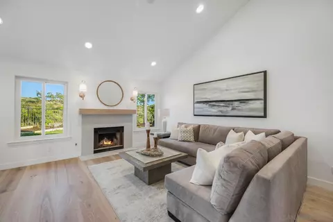 Living - 1565 Hawk Vw, Encinitas, CA 92024 photo 1 of 3