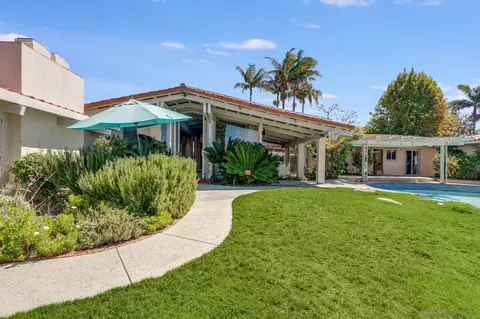 Exterior - 7770 Starlight Dr, San Diego, CA 92037 photo 3 of 7