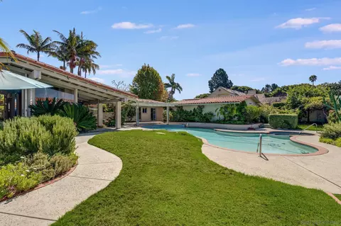 Exterior - 7770 Starlight Dr, San Diego, CA 92037 photo 4 of 7