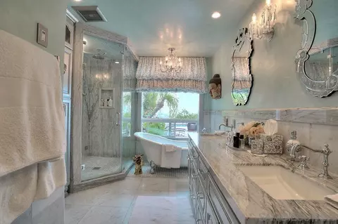 Bath - 3649 Lago Sereno, Escondido, CA 92029 photo 4 of 9