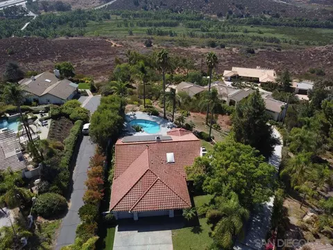 View/Area - 3649 Lago Sereno, Escondido, CA 92029 photo 1 of 12