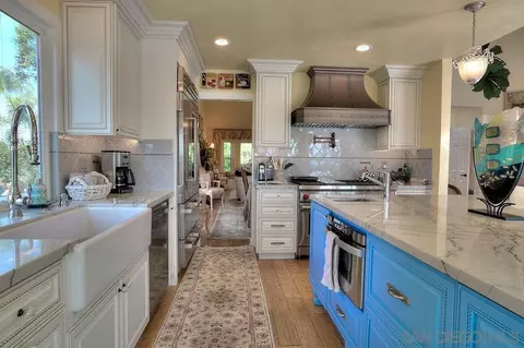 Kitchen - 3649 Lago Sereno, Escondido, CA 92029 photo 3 of 12