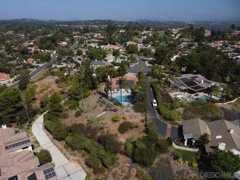 View/Area - 3649 Lago Sereno, Escondido, CA 92029 photo 5 of 12