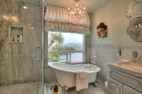 Bath - 3649 Lago Sereno, Escondido, CA 92029 photo 5 of 9