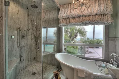 Bath - 3649 Lago Sereno, Escondido, CA 92029 photo 7 of 9