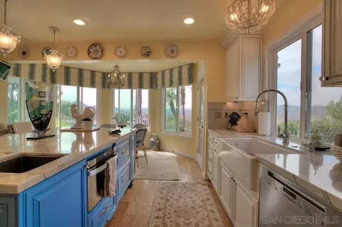 Kitchen - 3649 Lago Sereno, Escondido, CA 92029 photo 5 of 12