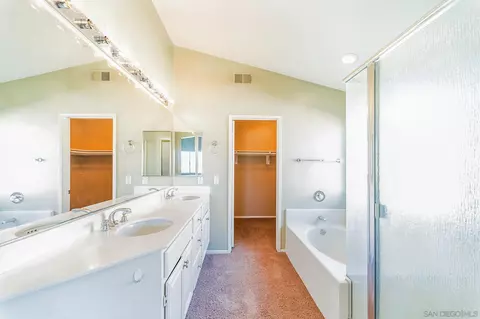 Bath - 33296 Calle Cantu, Temecula, CA 92592 photo 2 of 2