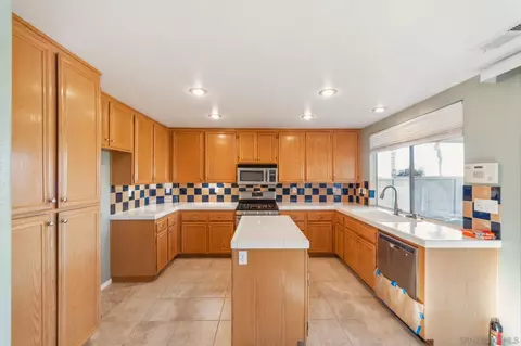 Kitchen - 33296 Calle Cantu, Temecula, CA 92592 photo 1 of 1