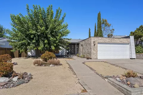 8514 Carlton Oaks Dr, Santee, CA 92071