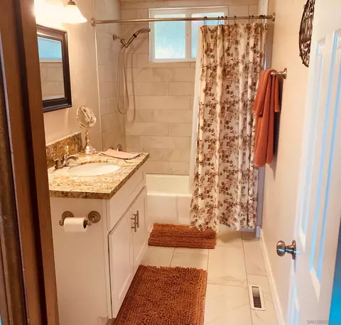 Bath - 4330 Luneta Dr, Julian, CA 92036 photo 2 of 3