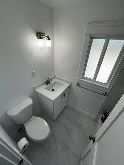 Bath - 3602 King St, La Mesa, CA 91941 photo 1 of 2