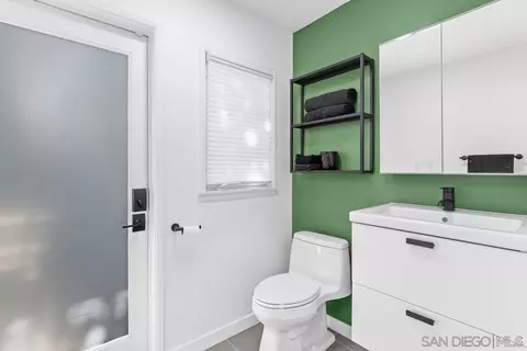 Bath - 8185 Fairview Ave, La Mesa, CA 91941 photo 2 of 3