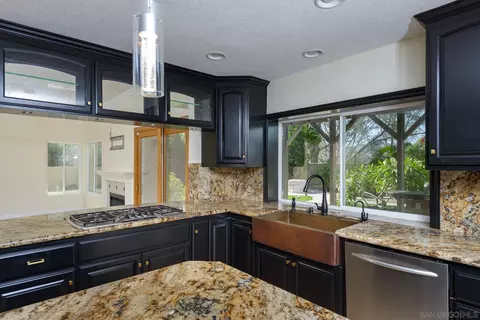 Kitchen - 5183 Via Mindanao, Oceanside, CA 92057 photo 5 of 9