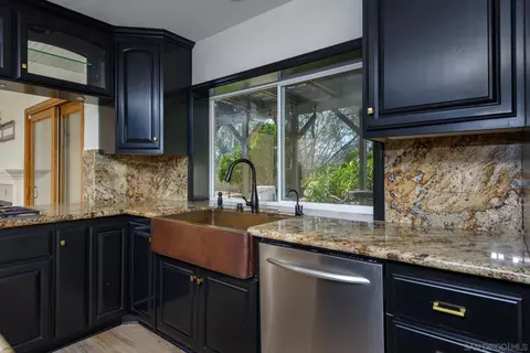 Kitchen - 5183 Via Mindanao, Oceanside, CA 92057 photo 6 of 9