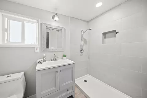 Bath - 1524-26 Grace Way, Escondido, CA 92026 photo 4 of 4