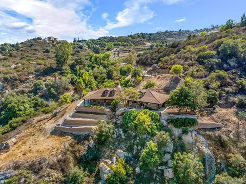 View/Area - 9804 N View Ct, Escondido, CA 92026 photo 2 of 12