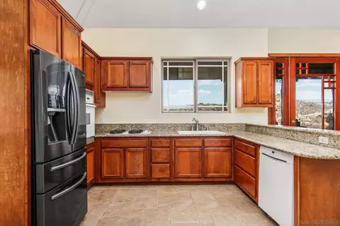 Kitchen - 9804 N View Ct, Escondido, CA 92026 photo 3 of 5