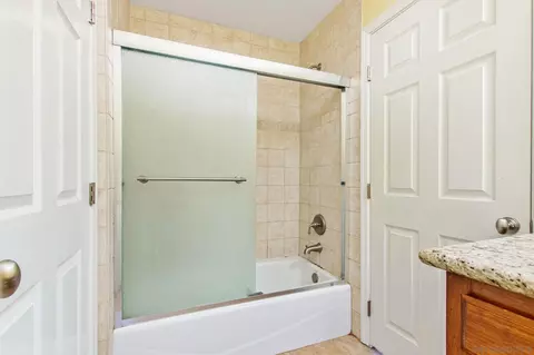 Bath - 9804 N View Ct, Escondido, CA 92026 photo 4 of 4