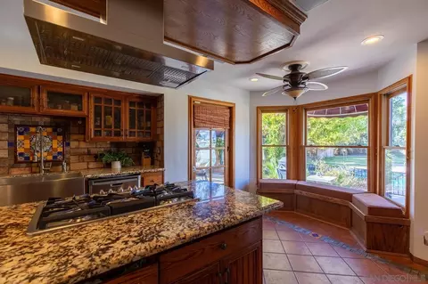 Kitchen - 459 Julia Dr, Brawley, CA 92227 photo 5 of 7