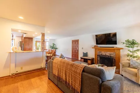 Living - 459 Julia Dr, Brawley, CA 92227 photo 3 of 8