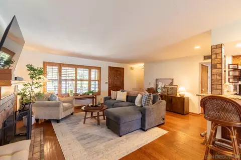 Living - 459 Julia Dr, Brawley, CA 92227 photo 4 of 8