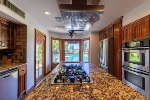 Kitchen - 459 Julia Dr, Brawley, CA 92227 photo 4 of 7