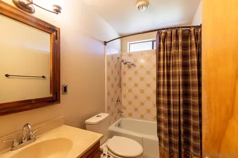 Bath - 459 Julia Dr, Brawley, CA 92227 photo 3 of 4
