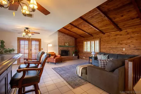 Living - 459 Julia Dr, Brawley, CA 92227 photo 6 of 8