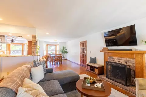 Living - 459 Julia Dr, Brawley, CA 92227 photo 2 of 8