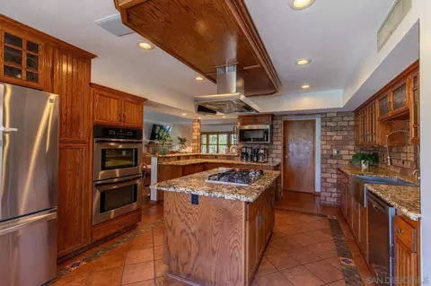 Kitchen - 459 Julia Dr, Brawley, CA 92227 photo 6 of 7
