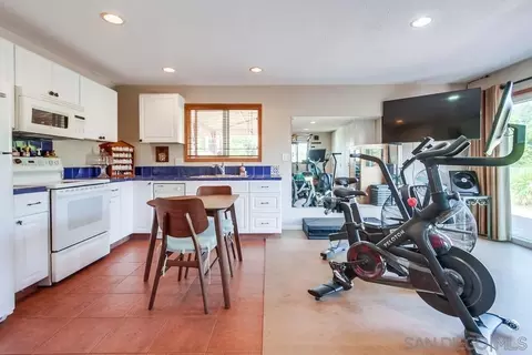 Kitchen - 1450 Clarence Dr, Vista, CA 92084 photo 7 of 7