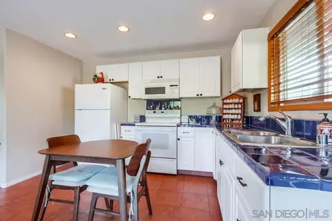 Kitchen - 1450 Clarence Dr, Vista, CA 92084 photo 6 of 7