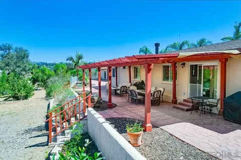 Exterior - 1450 Clarence Dr, Vista, CA 92084 photo 5 of 6