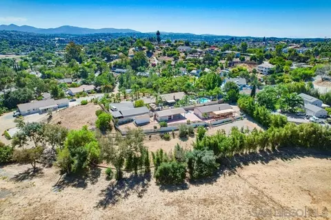 View/Area - 1450 Clarence Dr, Vista, CA 92084 photo 5 of 6
