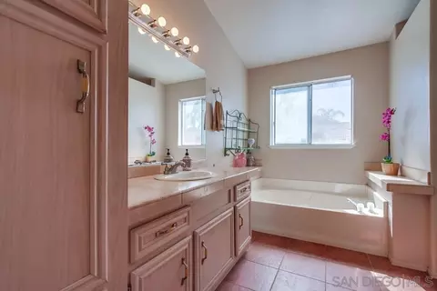 Bath - 1450 Clarence Dr, Vista, CA 92084 photo 1 of 5