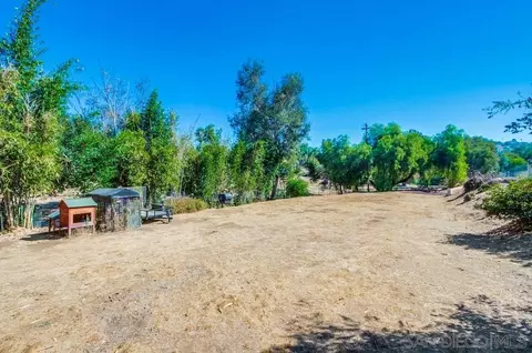 Exterior - 1450 Clarence Dr, Vista, CA 92084 photo 4 of 6