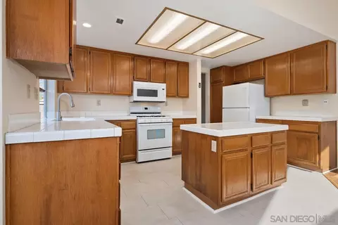 2253 Bent Tree Pl, Escondido, CA 92026 photo 7