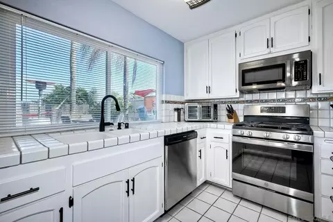 Kitchen - 10345 Molino Rd, Santee, CA 92071 photo 4 of 5
