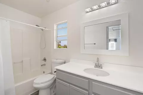 Bath - 4819 Ventana Way, Oceanside, CA 92057 photo 4 of 4