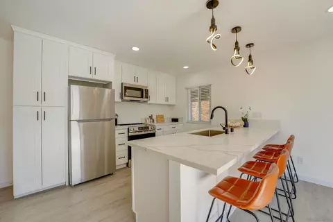 Kitchen - 9910 N Magnolia Ave, Santee, CA 92071 photo 4 of 8