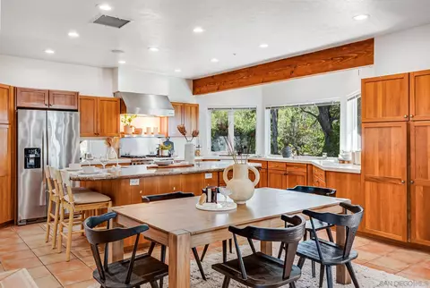 Kitchen - 1420 Paint Mountain Rd, Escondido, CA 92029 photo 7 of 9