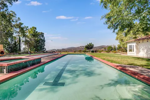 Exterior - 1420 Paint Mountain Rd, Escondido, CA 92029 photo 8 of 19