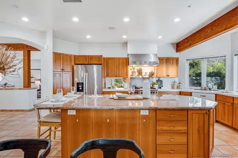 Kitchen - 1420 Paint Mountain Rd, Escondido, CA 92029 photo 9 of 9