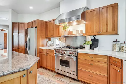 Kitchen - 1420 Paint Mountain Rd, Escondido, CA 92029 photo 6 of 9