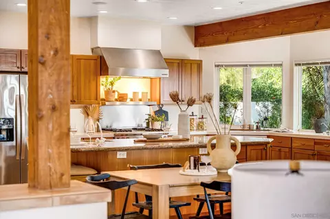Kitchen - 1420 Paint Mountain Rd, Escondido, CA 92029 photo 3 of 9