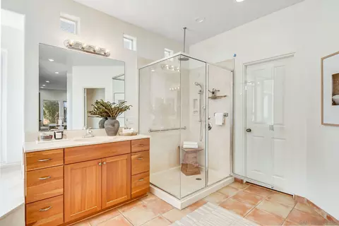 Bath - 1420 Paint Mountain Rd, Escondido, CA 92029 photo 4 of 4